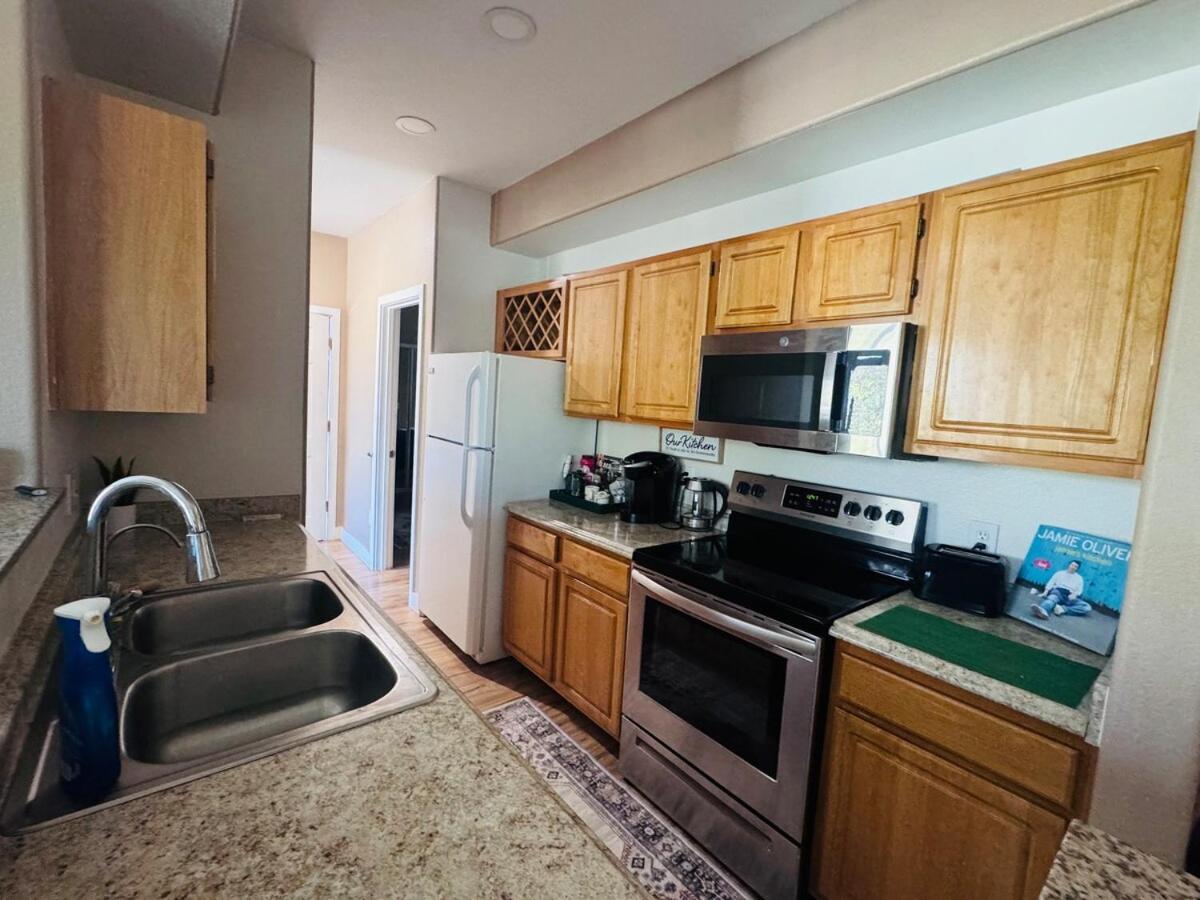 Great Amenities, Pool, Sauna Gym Apartment Phoenix