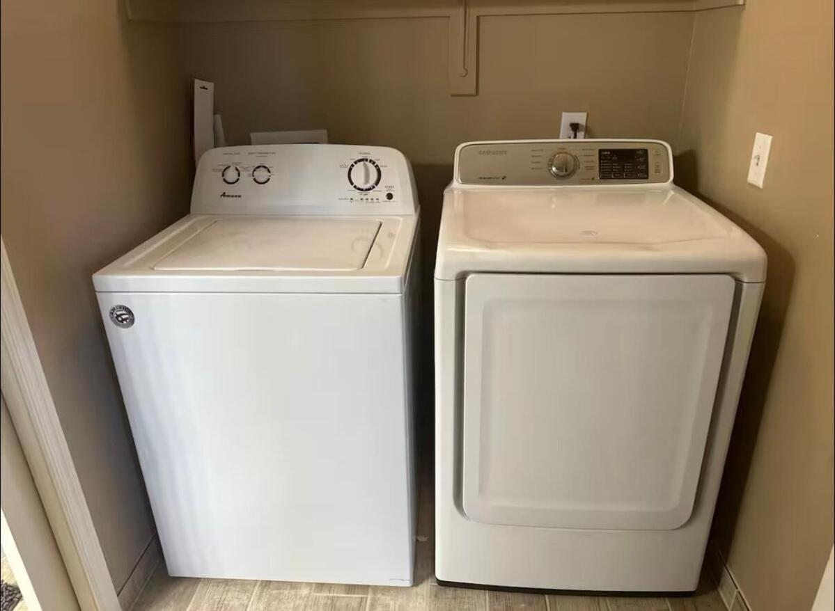 Great Amenities, Pool, Sauna Gym Apartment *
