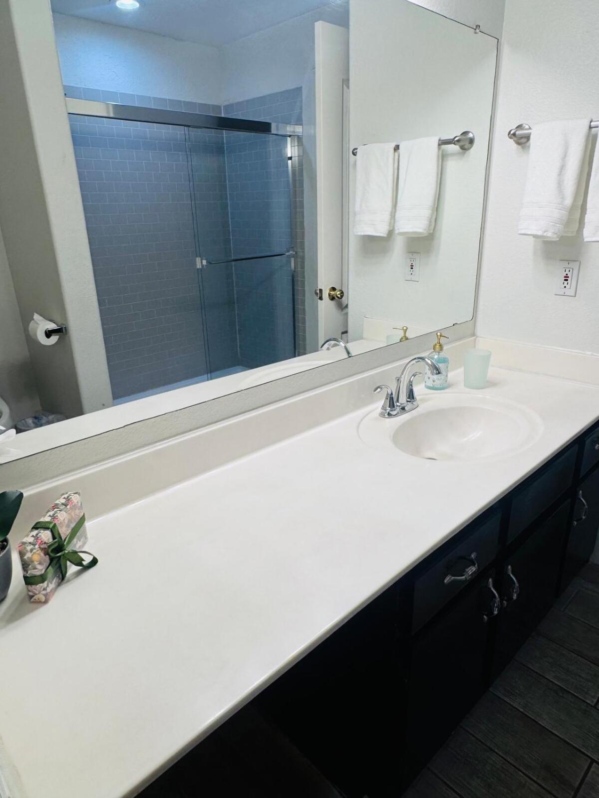 Great Amenities, Pool, Sauna Gym Phoenix
